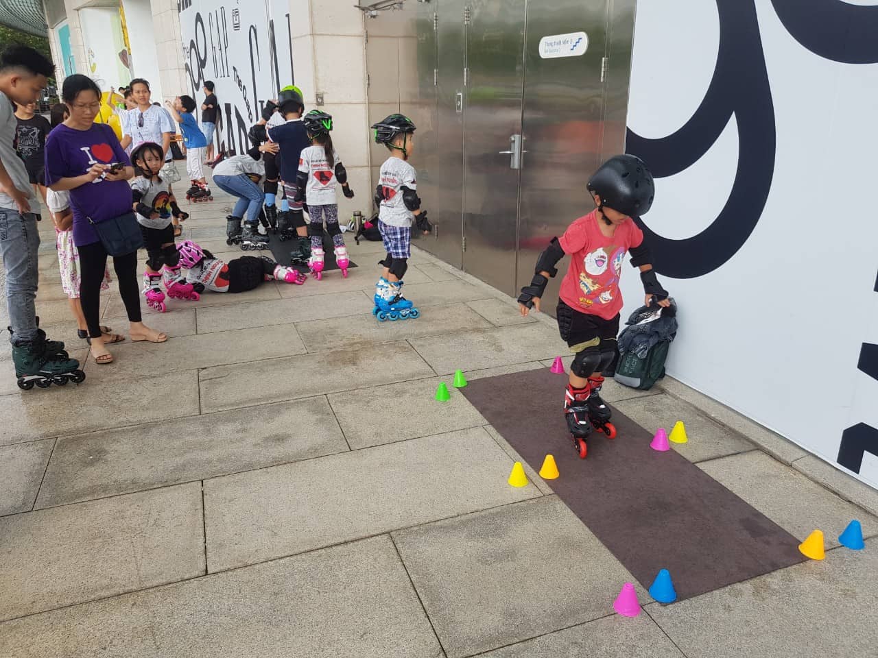 Trượt patin có lợi cho các bé phát triển toàn diện về thể chất